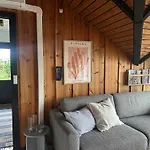 Vakantiehuis Cozy Summer House With New Kitchen And Bathroom *
