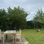 Cozy Summer House With New Kitchen And Bathroom Vakantiehuis *