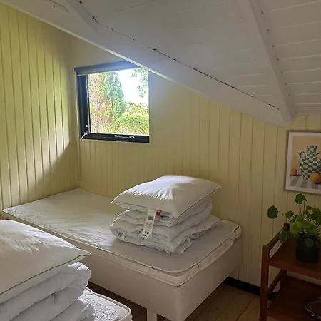 Hyggeligt Naturskønt Sommerhus- Nyt Køkken Og Bad Karrebæksminde