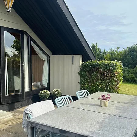 Hyggeligt Naturskønt Sommerhus- Nyt Køkken Og Bad * Karrebæksminde